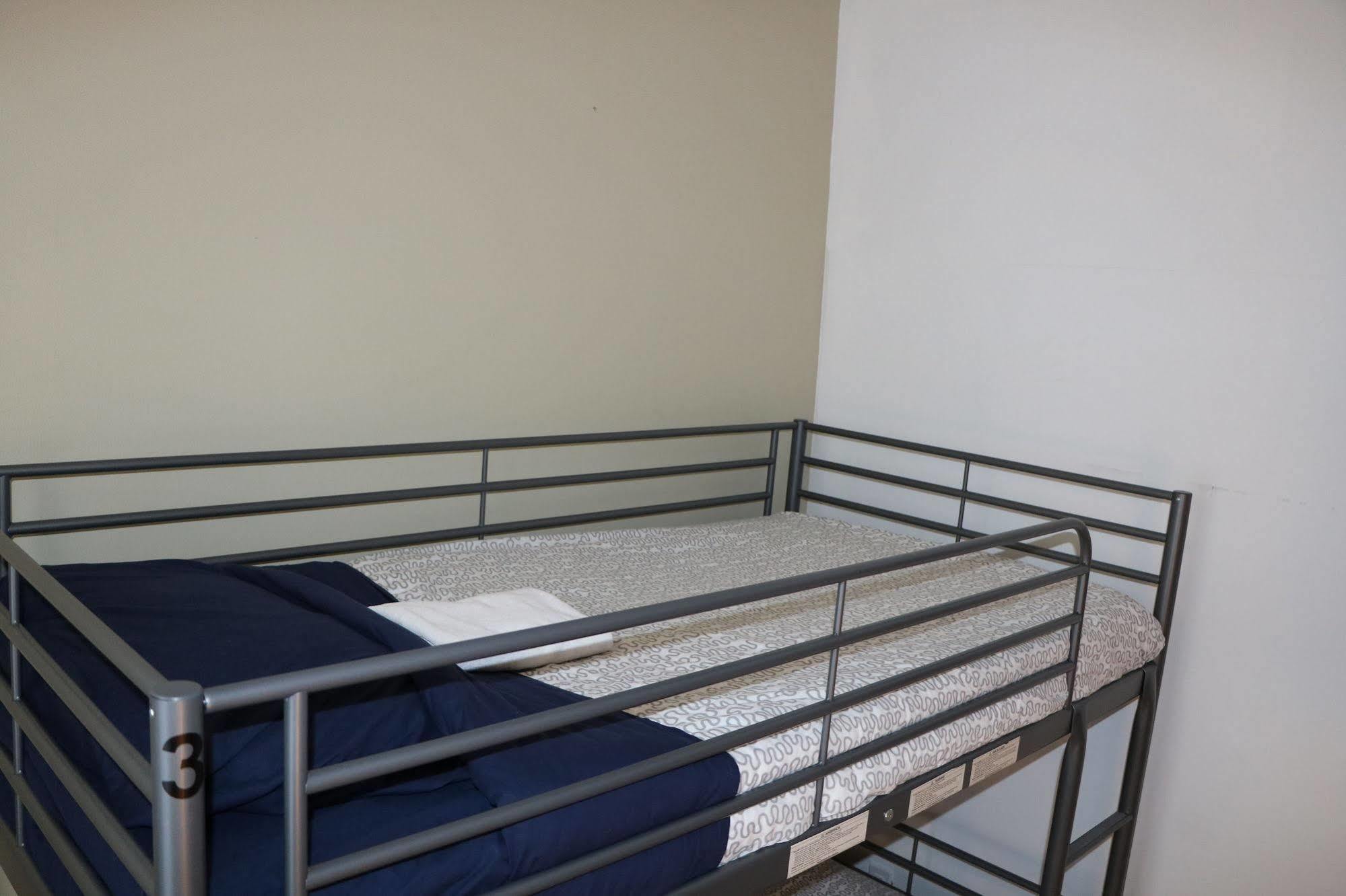 Auberge Reboot Hostel Монреаль Екстер'єр фото